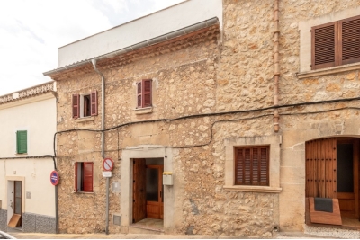 TOWN HOUSE TO RENOVATE ,Pollensa