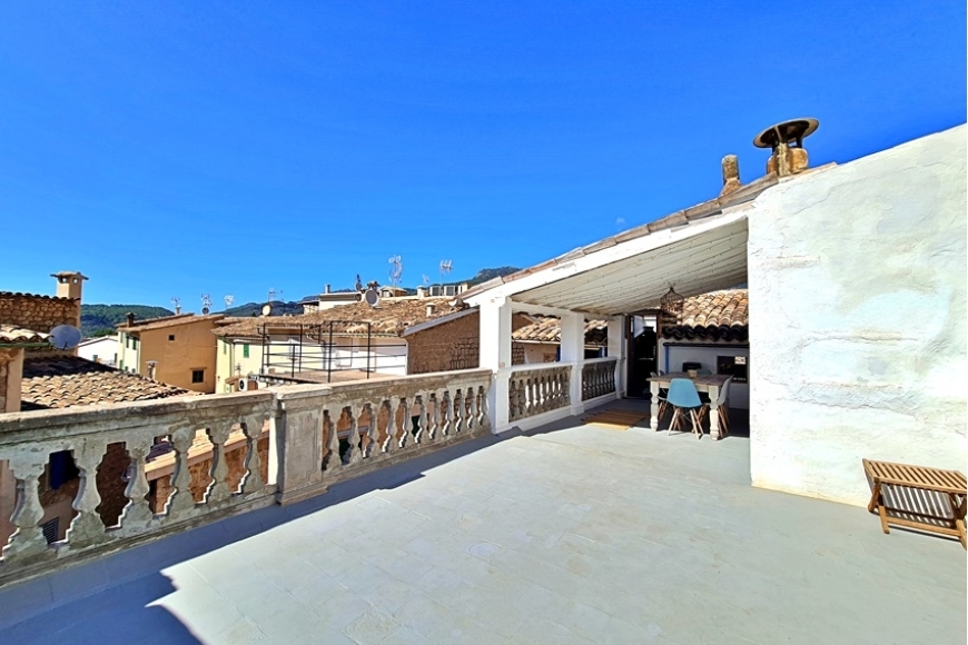 TOWN HOUSE, SOLLER