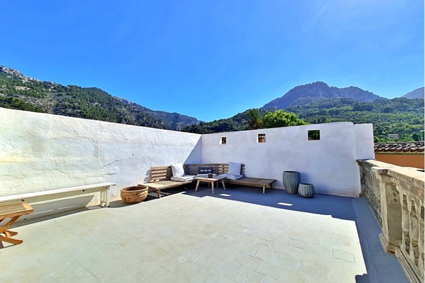 TOWN HOUSE, SOLLER