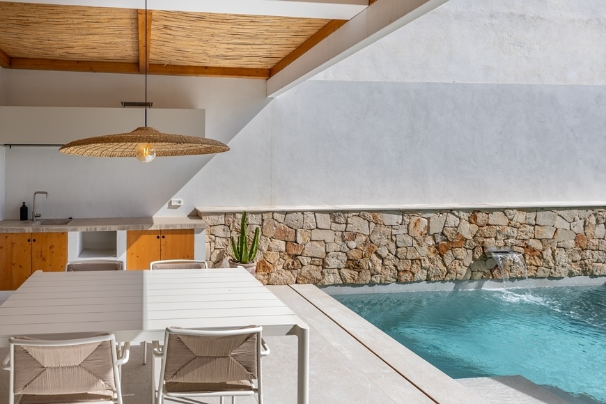 TOWNHOUSE WITH POOL