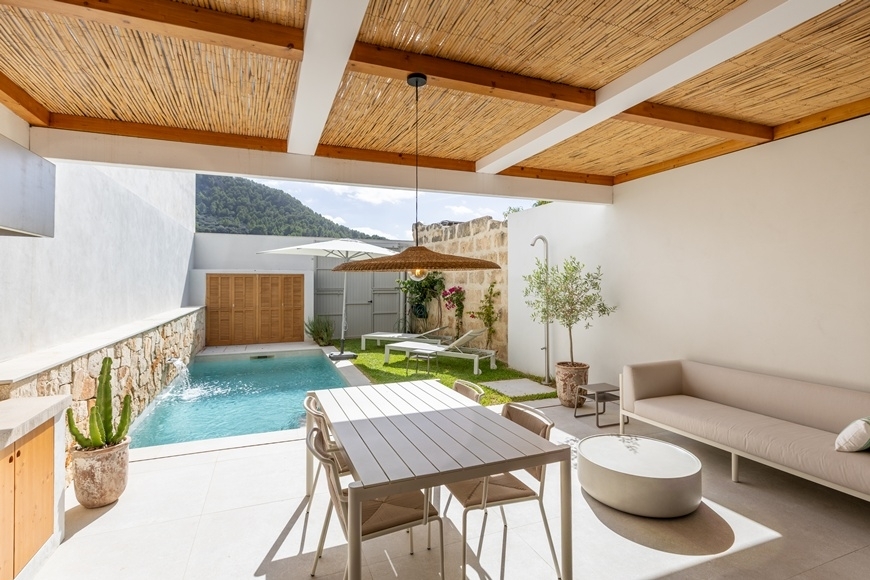 TOWNHOUSE WITH POOL
