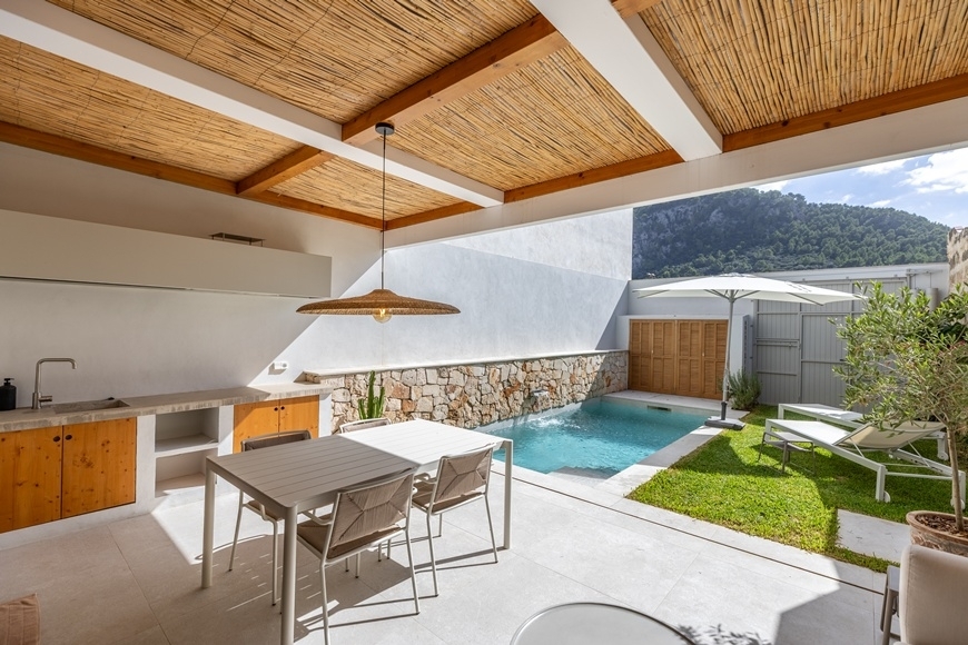 TOWNHOUSE WITH POOL