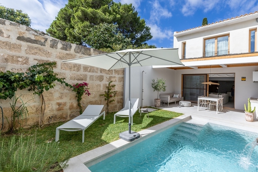 TOWNHOUSE WITH POOL