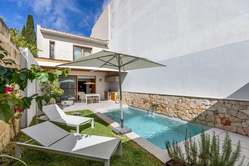TOWNHOUSE WITH POOL