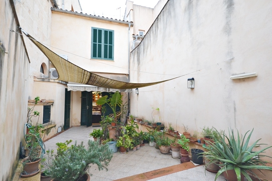TOWNHOUSE WITH PATIO
