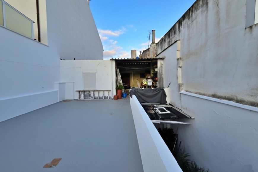 TOWNHOUSE WITH PATIO