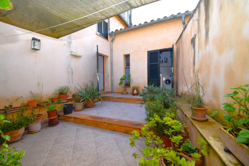 TOWNHOUSE WITH PATIO