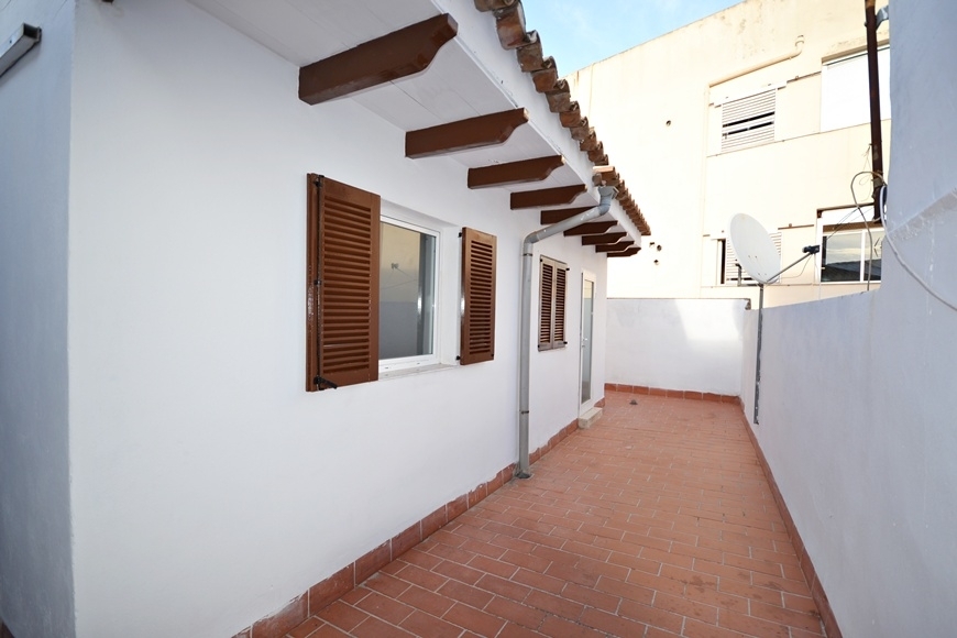 FLAT WITH GARAGE
