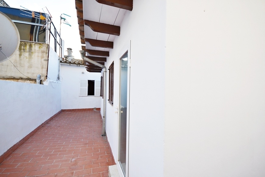 FLAT WITH GARAGE