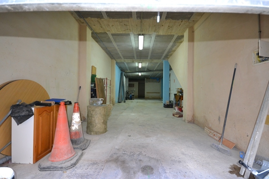 FLAT WITH GARAGE