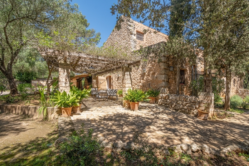 RUSTIC HOUSE