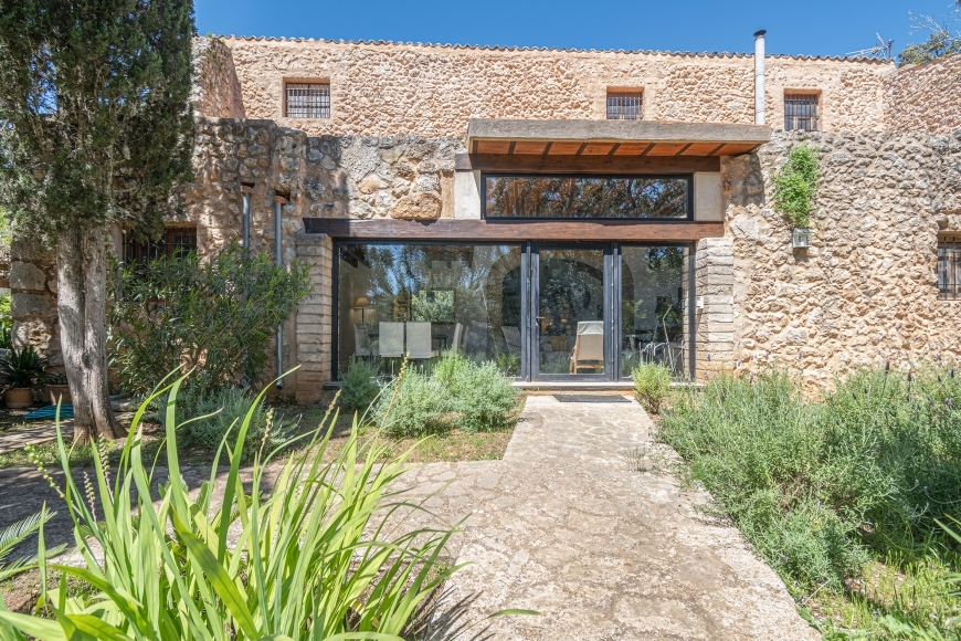 RUSTIC HOUSE