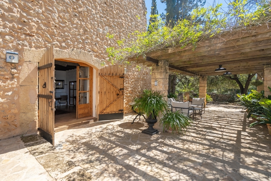 RUSTIC HOUSE