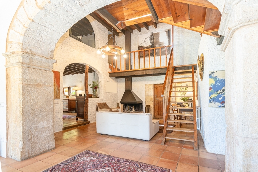 RUSTIC HOUSE