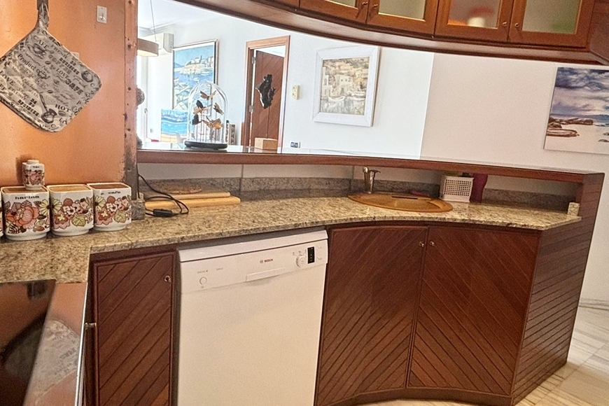 SEAFRONT APARTMENT