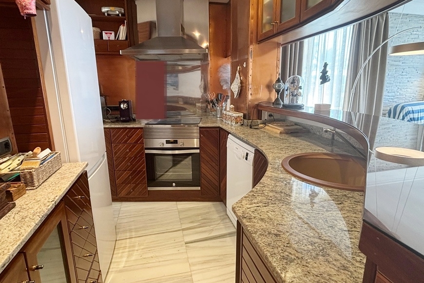 SEAFRONT APARTMENT