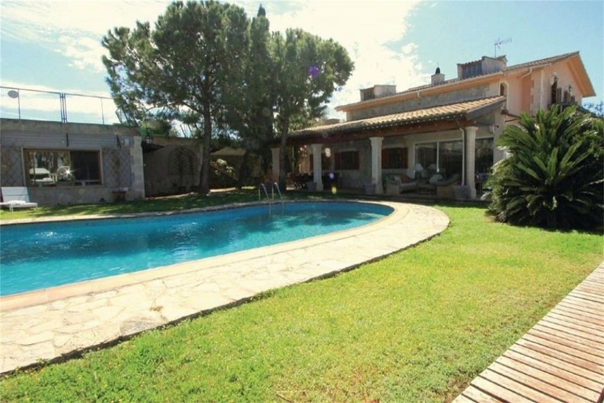 VILLA WITH POOL 